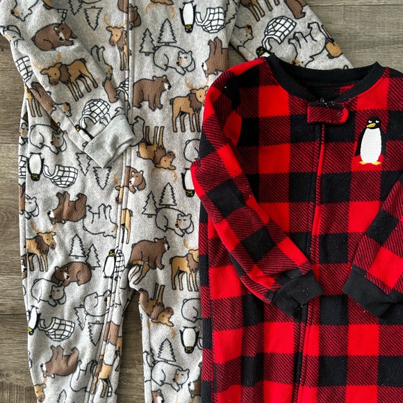 Simple Joys Carter’s Fleece Footed Pajamas. - Picture 4 of 7